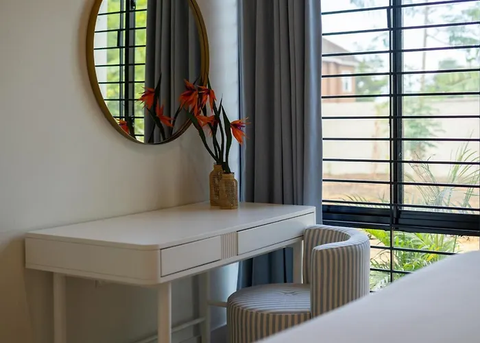 Villa 5br Luxe Retreat In Private Pool Access