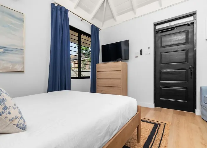 Villa 5br Luxe Retreat In Private Pool Access Runaway Bay