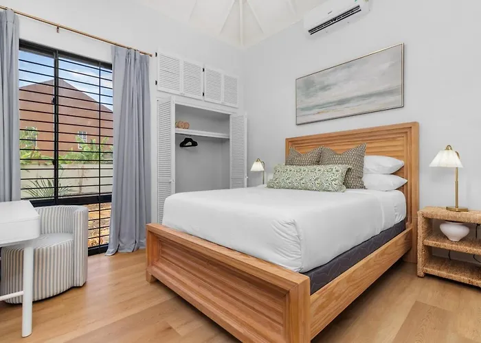 5br Luxe Retreat In Private Pool Access Runaway Bay