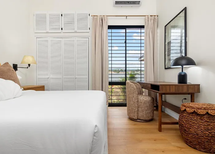5br Luxe Retreat In Private Pool Access Villa