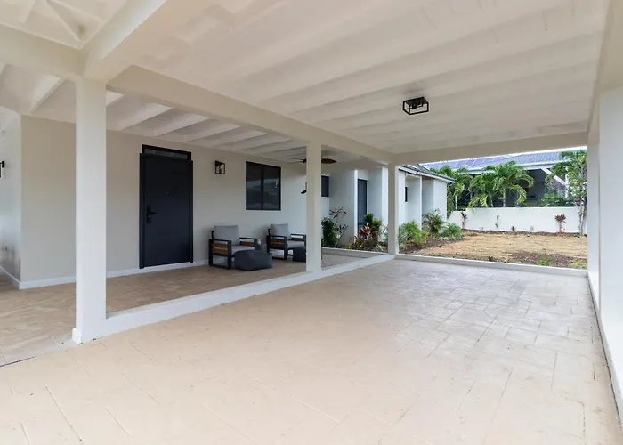 5br Luxe Retreat In Private Pool Access * Runaway Bay