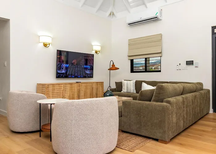 5br Luxe Retreat In Private Pool Access Villa